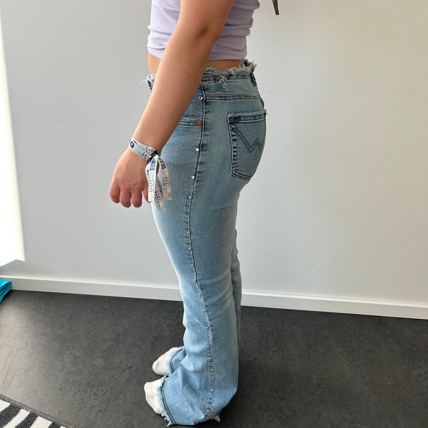 Studded flare