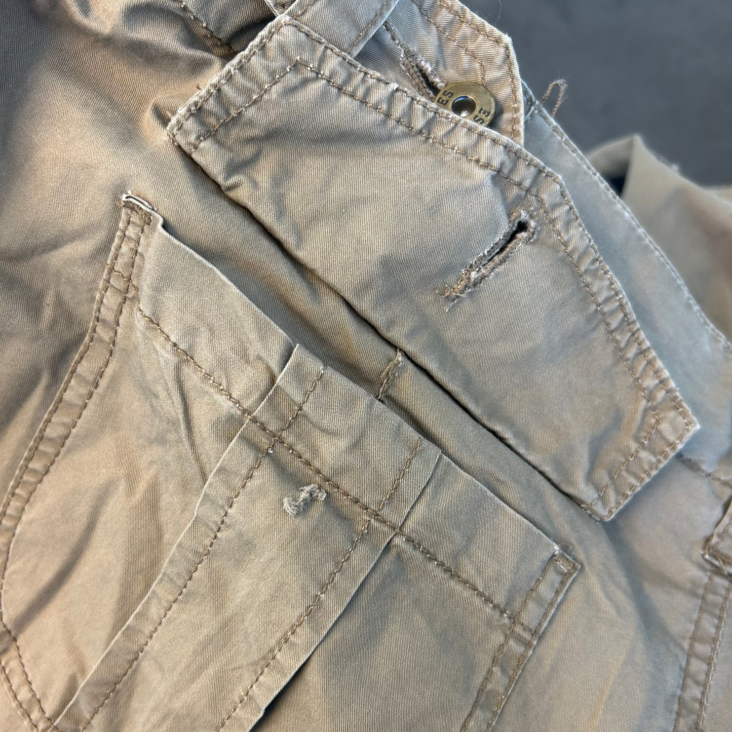 Capri cargos
