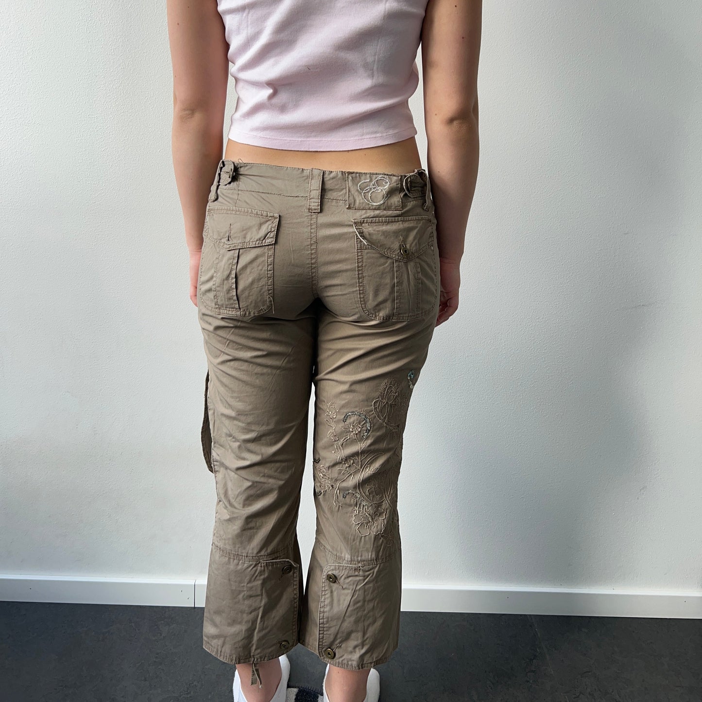Capri cargos